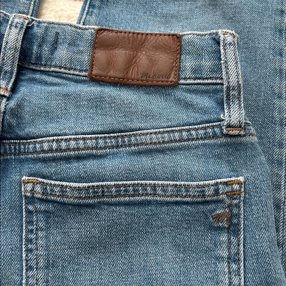 The Perfect Vintage Crop Jean in Sandford Wash: Summerweight Edition - Picture 9 of 9